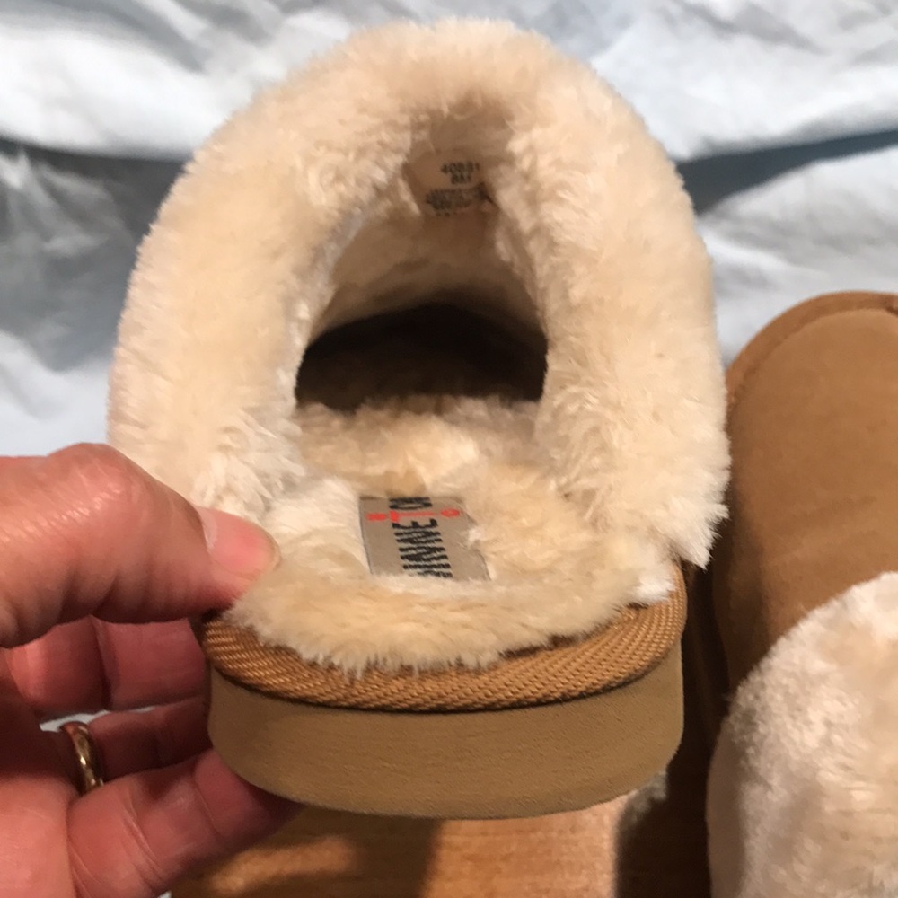 Minnetonka womens  8/M leather upper slippers final markdown no offers - Picture 7 of 12